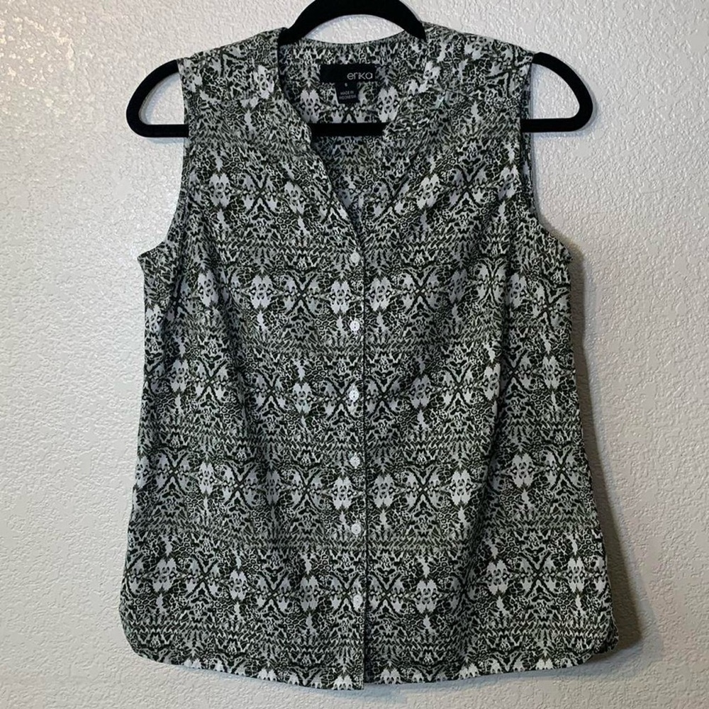 Erika Green Abstract Sleeveless Button Down Shirt